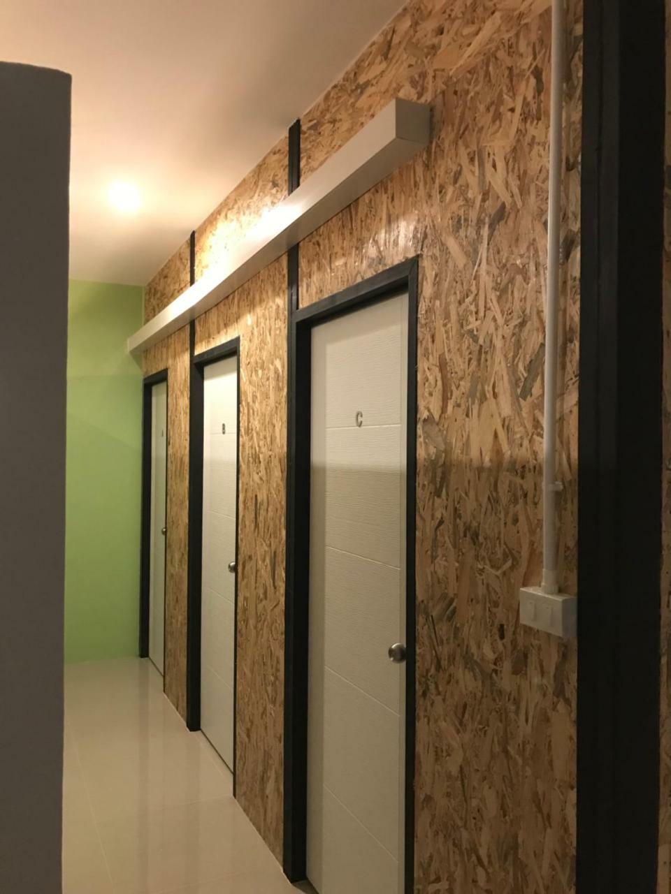 Baan Wararin Hostel Паттая Екстер'єр фото