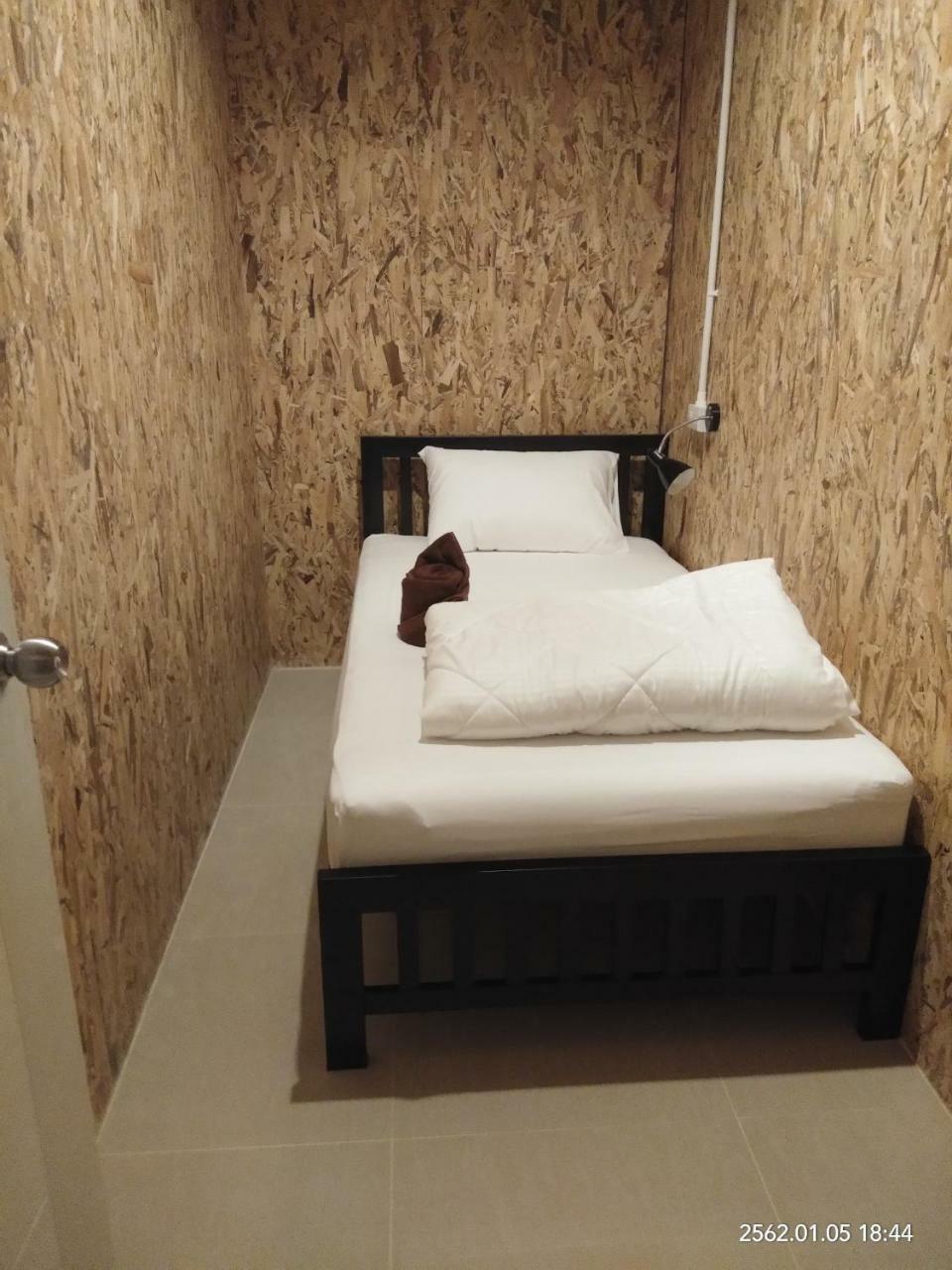 Baan Wararin Hostel Паттая Екстер'єр фото