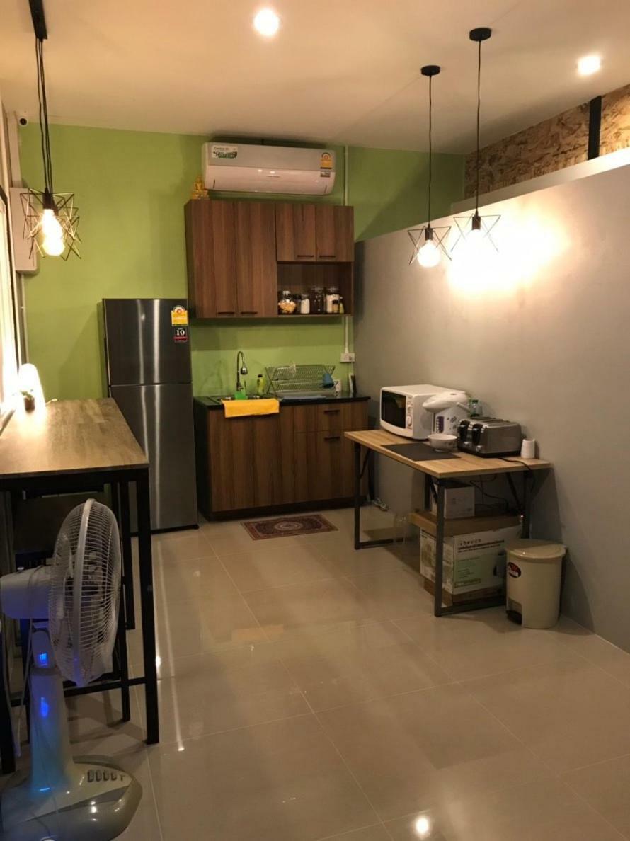 Baan Wararin Hostel Паттая Екстер'єр фото