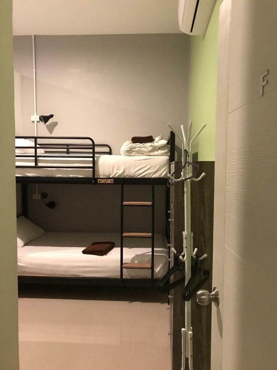 Baan Wararin Hostel Паттая Екстер'єр фото