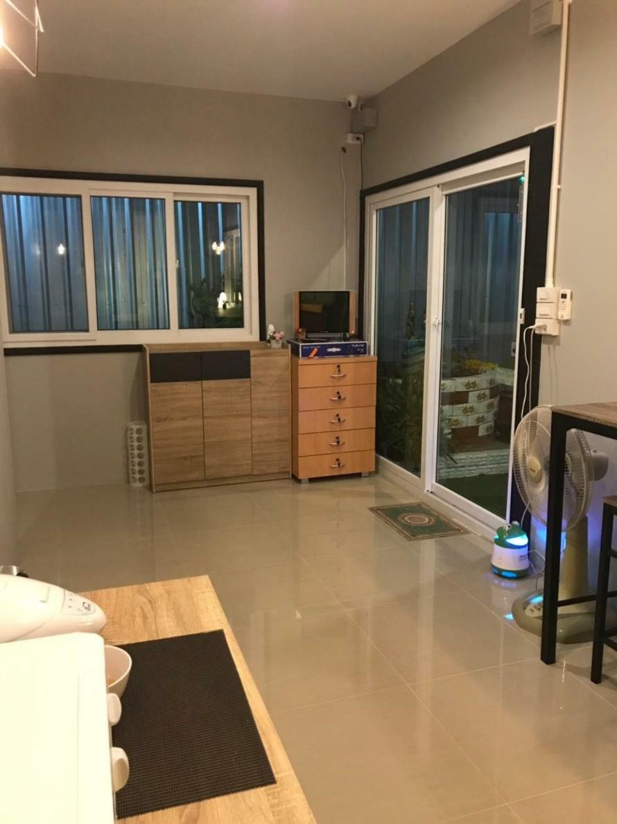 Baan Wararin Hostel Паттая Екстер'єр фото